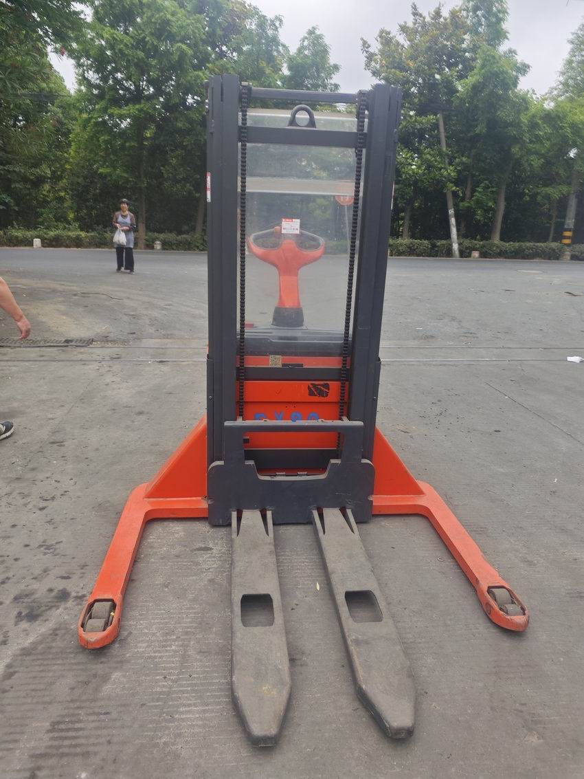 電動(dòng)堆高車