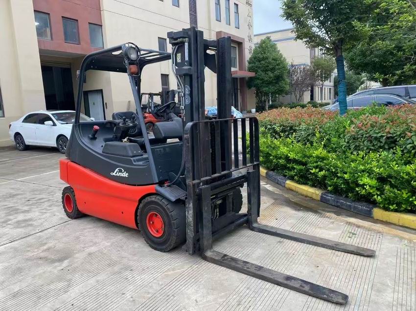 林德電動(dòng)叉車